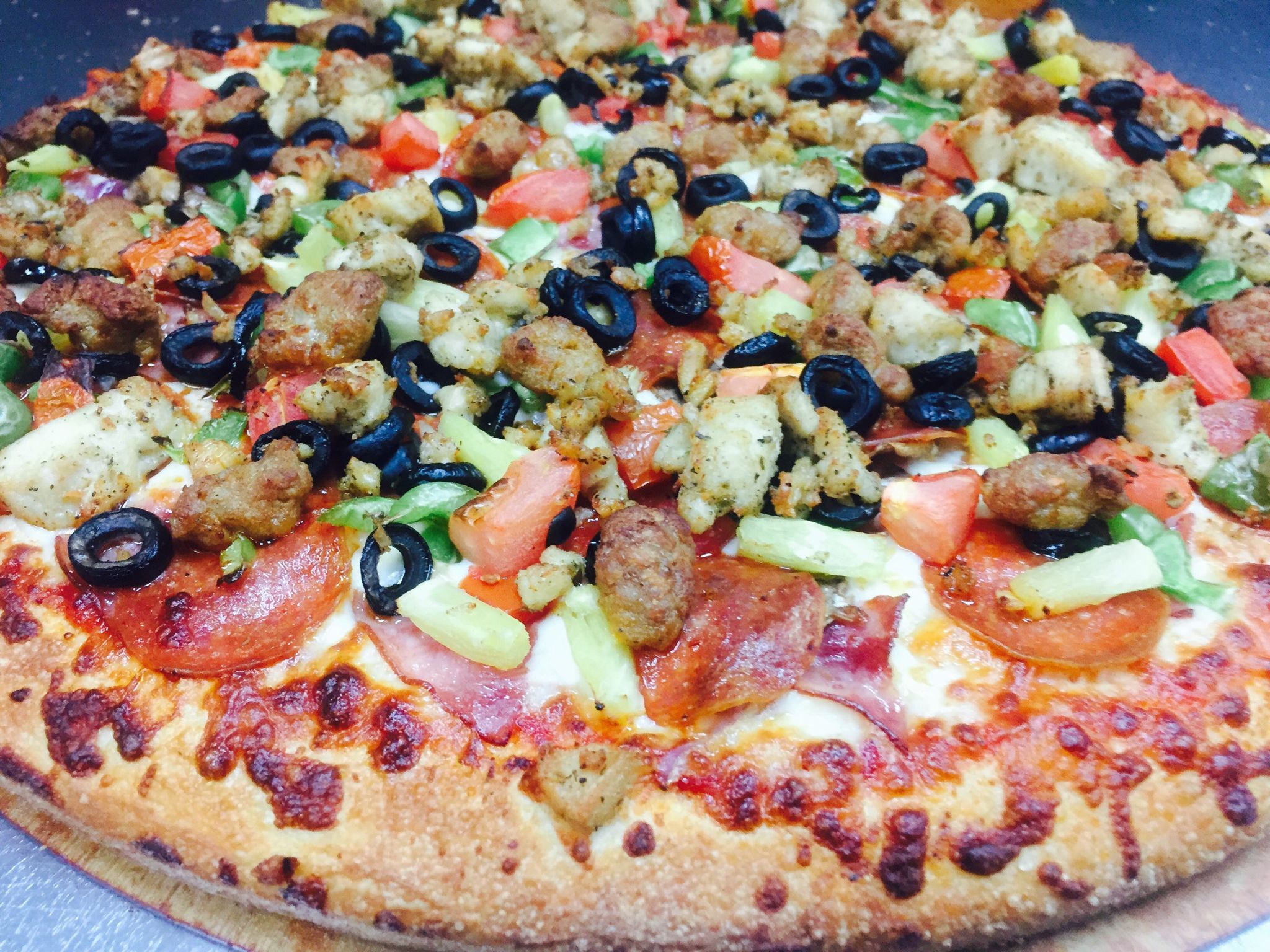 Mega Pizza Can Am Pizza